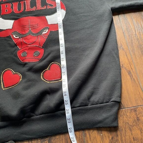 VTG Jerzees pullover size L hand painted Chicago Bulls one of a kind - Picture 8 of 13